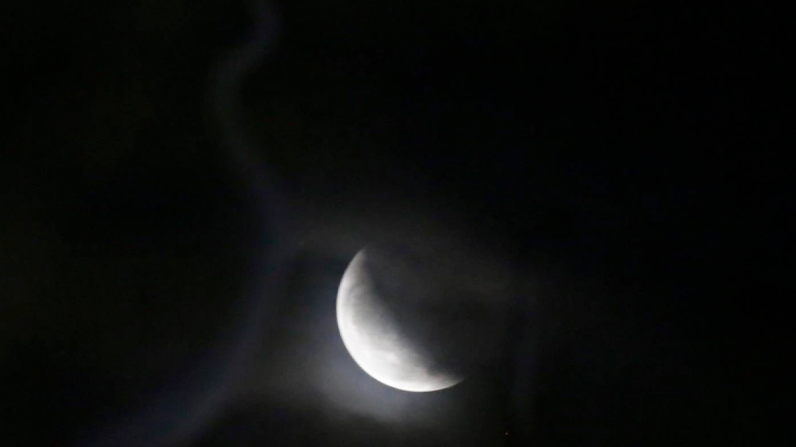 Así se vivió el eclipse lunar total; fenómeno no volverá a repetirse hasta el 2025