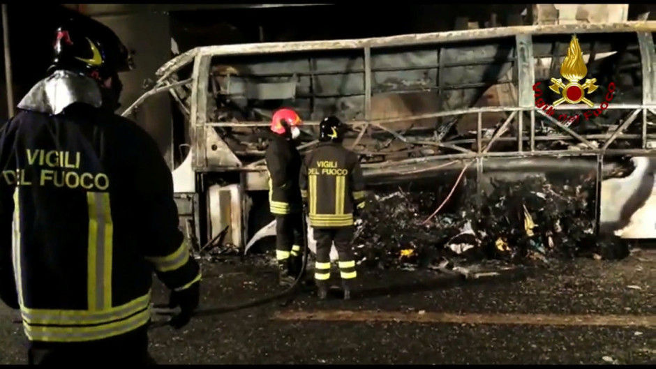 Se accidenta autobús con adolescentes húngaros en Italia; hay 16 muertos