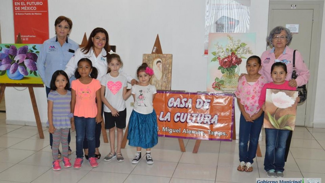 Felicita Alcaldesa a niñas talentosas de la Casa de la Cultura