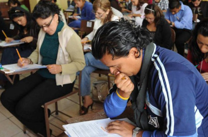 Temen más de 500 maestros perder sus plazas laborales