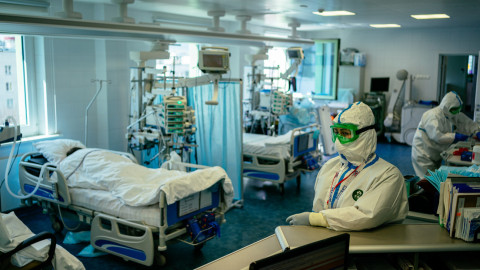 Supera Rusia los 100 mil casos por coronavirus