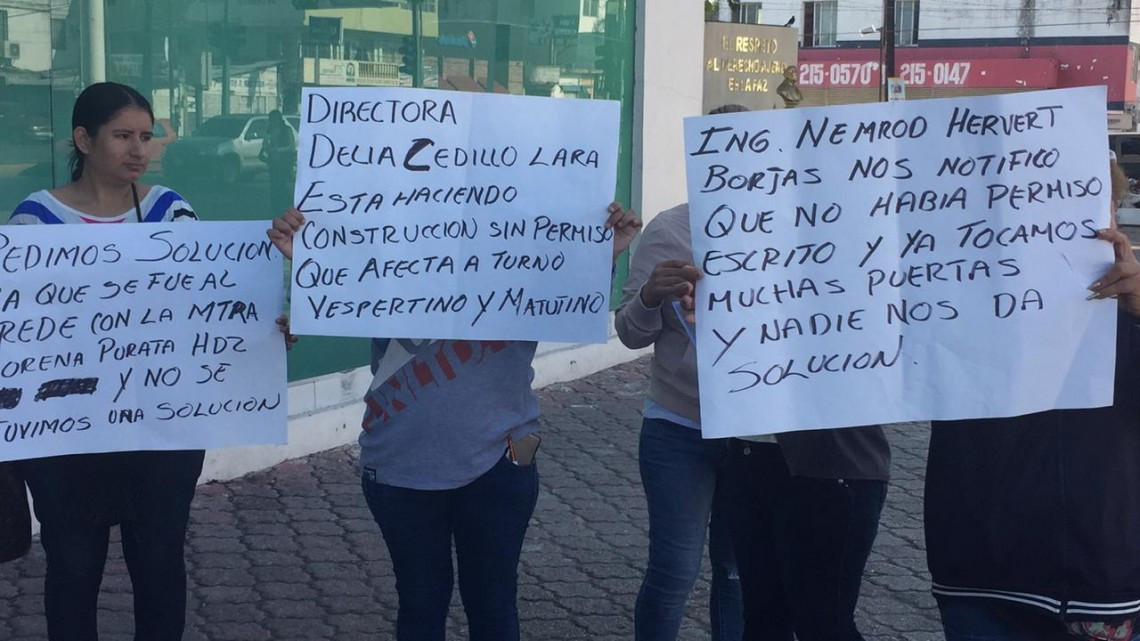 Madres se oponen a construcción de muros en escuela de Madero