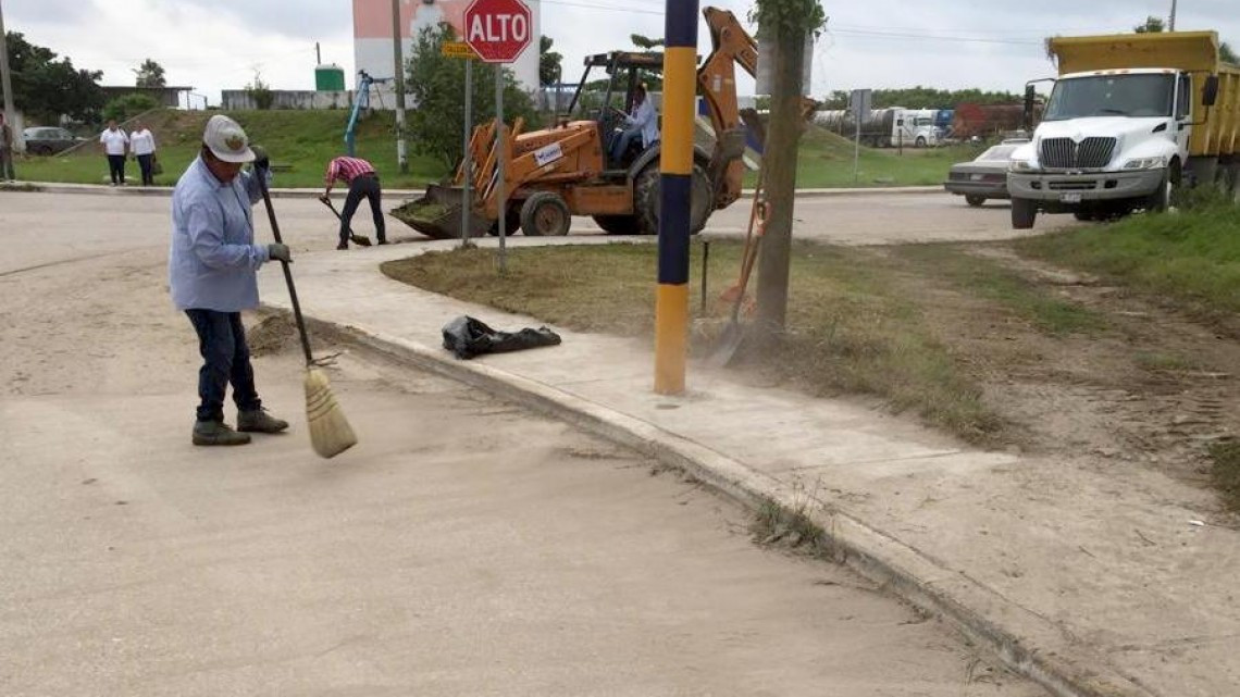 Rehabilitan parques y áreas verdes en Madero