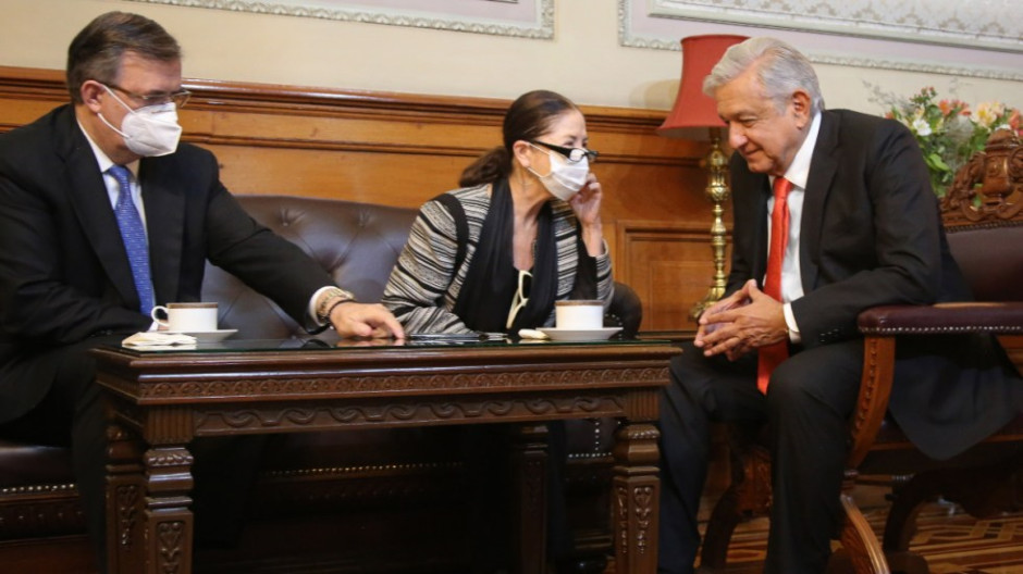 Conversa AMLO con Kamala Harris; acuerdan envío a México de un millón de vacunas de Johnson & Johnson