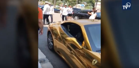 Circula video de un lujoso Ferrari dorado del hijo de un senador 