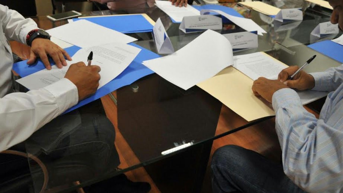 Firman proyecto de empleo al interior del Cedes de Tula