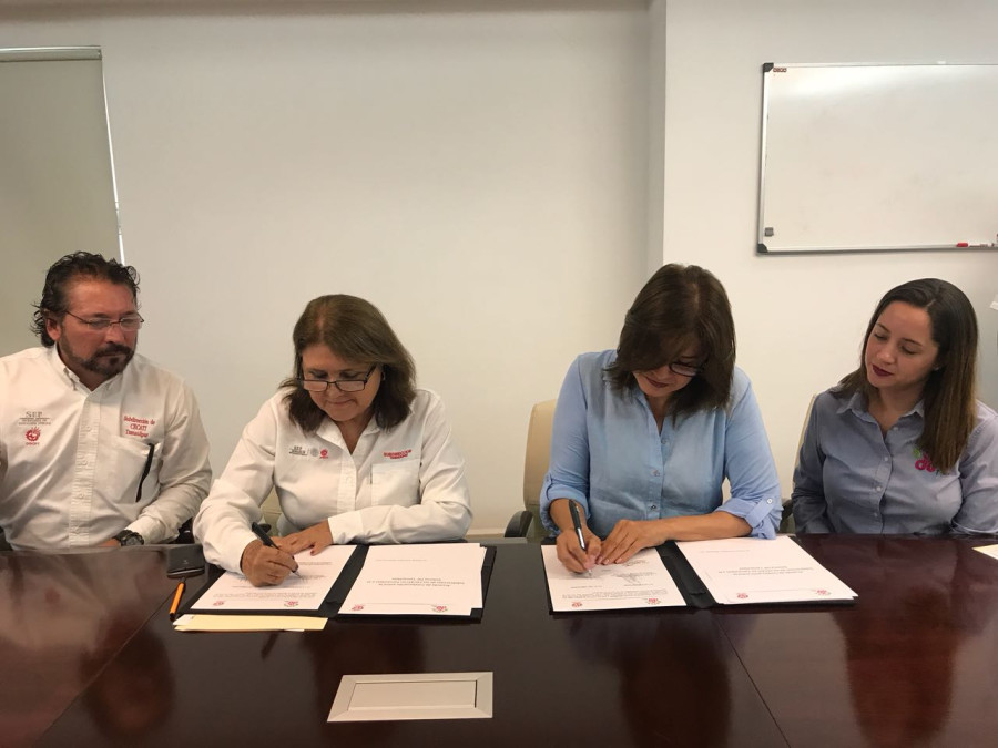 Firma DIF convenio con CECATI