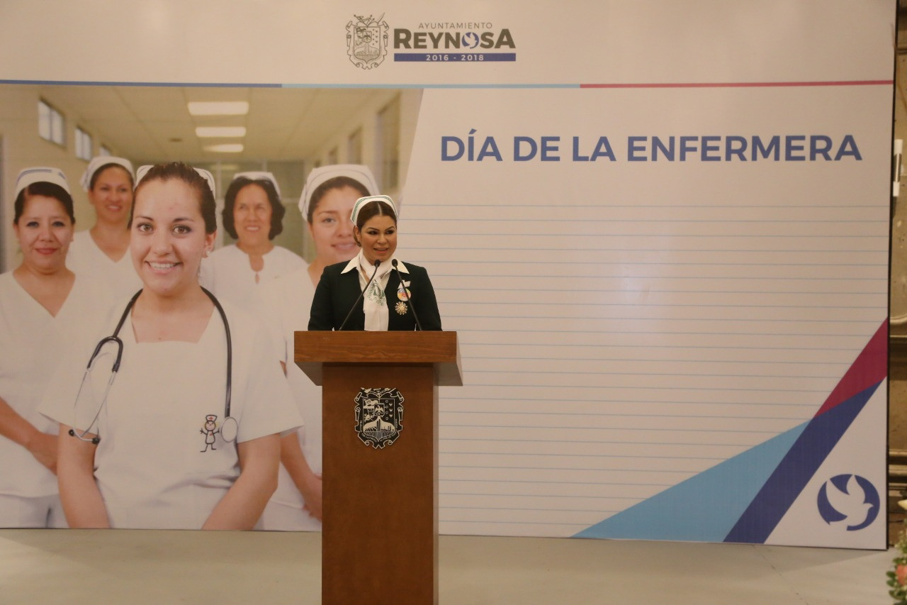 Dedica Maki Ortiz festejo a enfermeras en su día