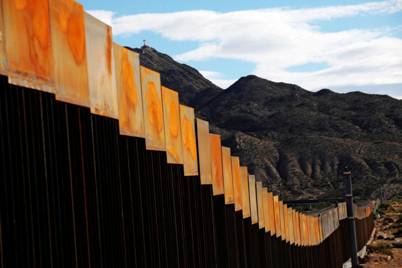 Compara Trump muro entre EU y México con el de Israel y Palestina