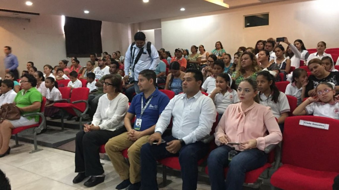 Se entregan útiles escolares para niños en sectores alejados, dependientes del Conafe.