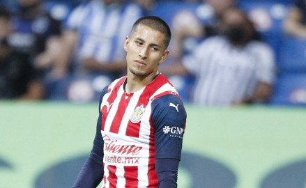 Carlos Cisneros es baja de Chivas ante León