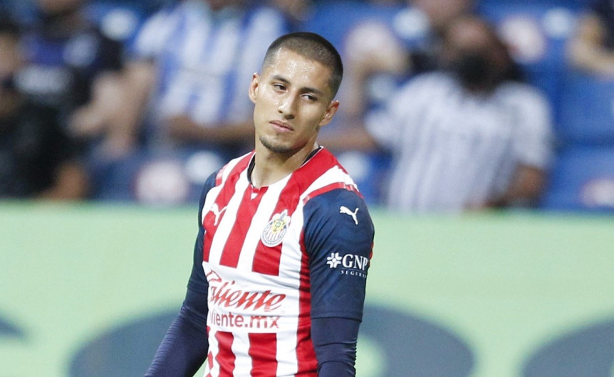 Carlos Cisneros es baja de Chivas ante León