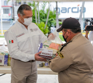 Entrega Adrián Oseguera más apoyos a sectores vulnerables