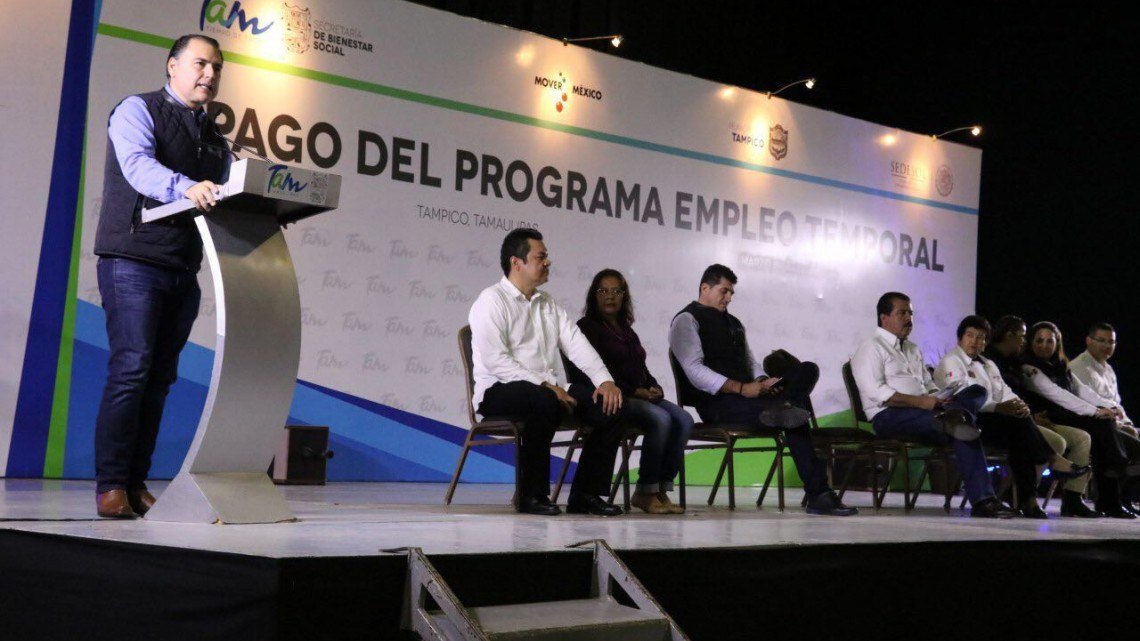 Gerardo Flores y Magdalena Guerra, entregan apoyo del programa "Empleo Temporal"