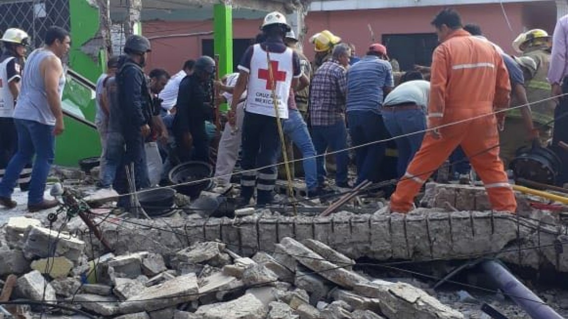 Caída de losa deja una persona muerta 