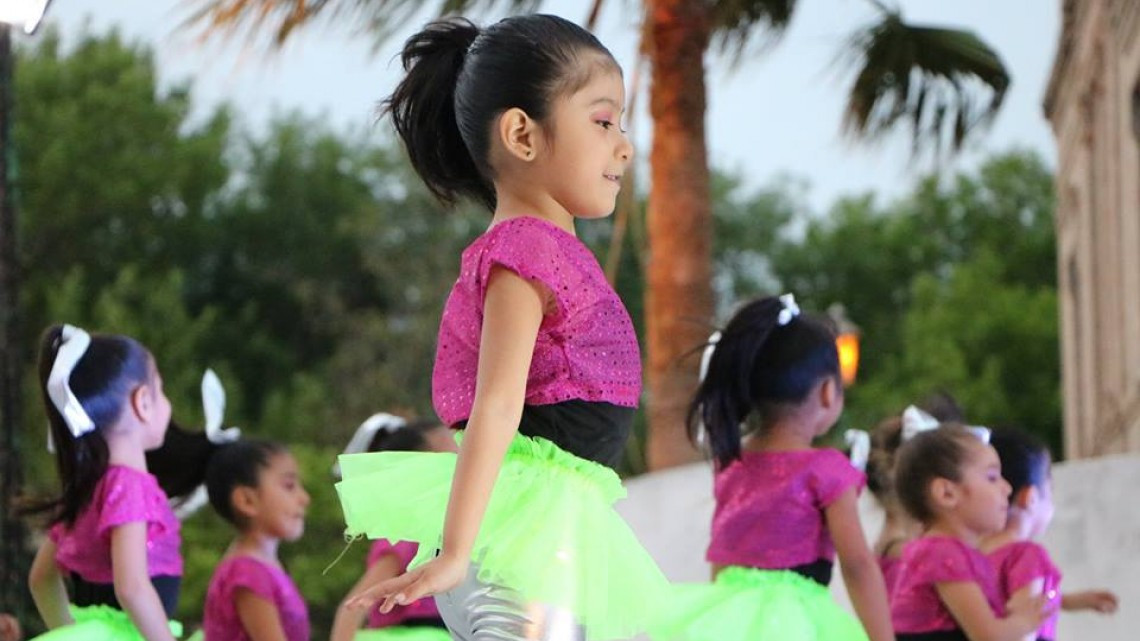 "Domingos Familiares Noches Culturales" se lleva a cabo