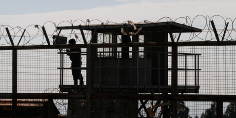 Inician paro 20 mil custodios de cárceles chilenas