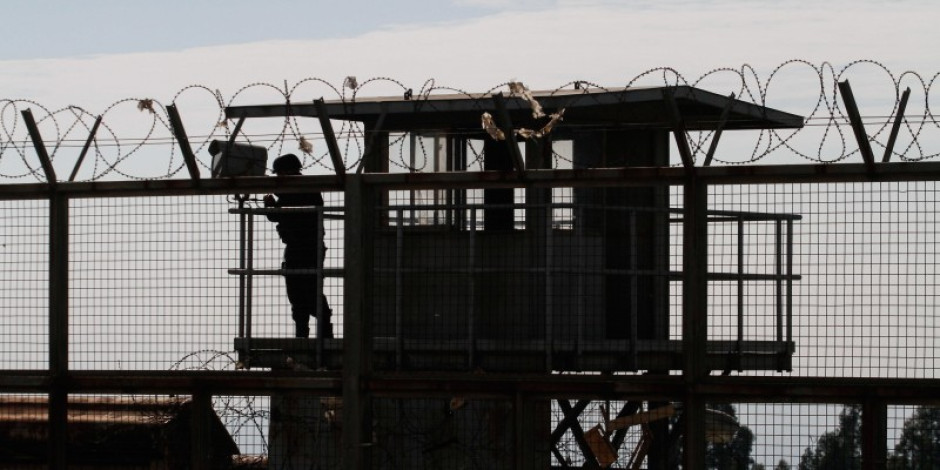 Inician paro 20 mil custodios de cárceles chilenas