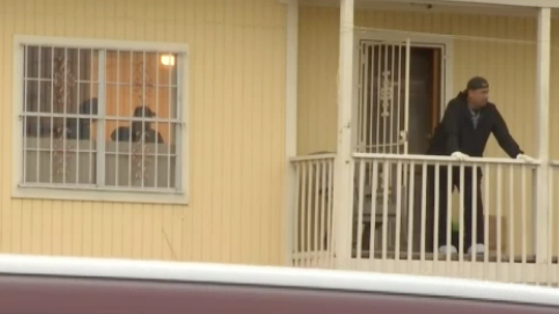 Hallan cuerpo de hombre con herida de bala en Edinburg 