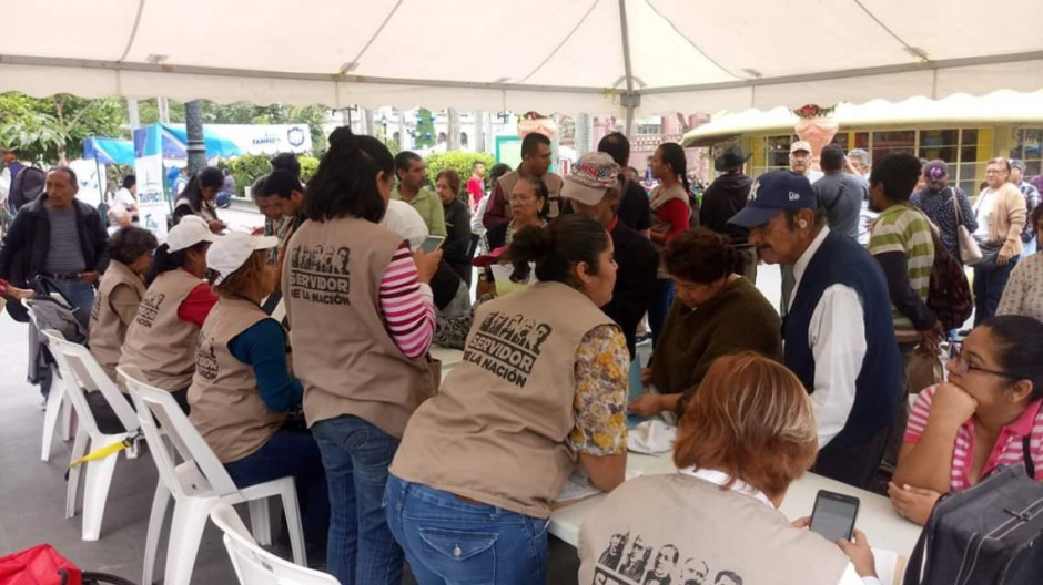 Estudiantes de prepa y universidad cobrarán becas a partir del 1 de febrero