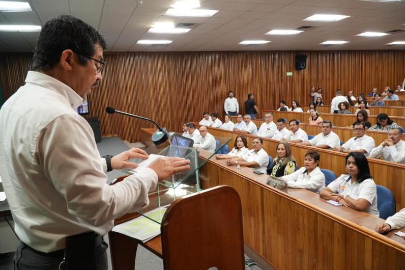 Reconoce la UAT el desempeño académico de estudiantes hijos del personal docente