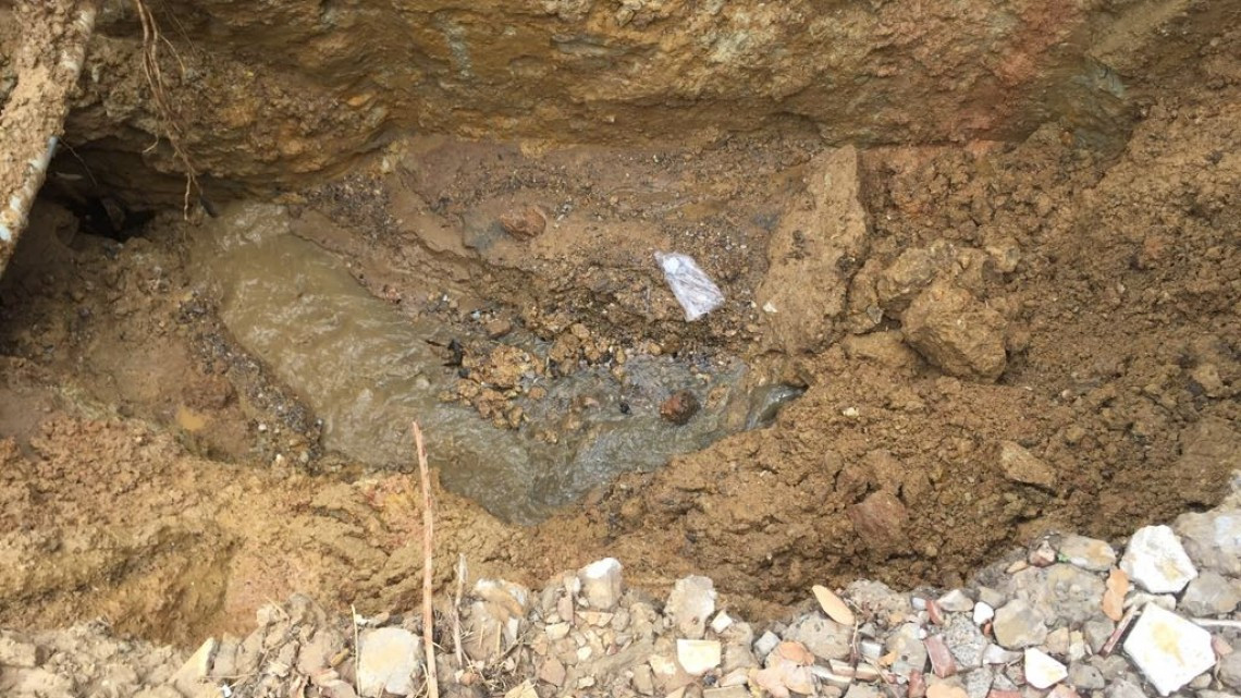 Aguas negras inundan domicilios de la colonia Tampico - Altamira