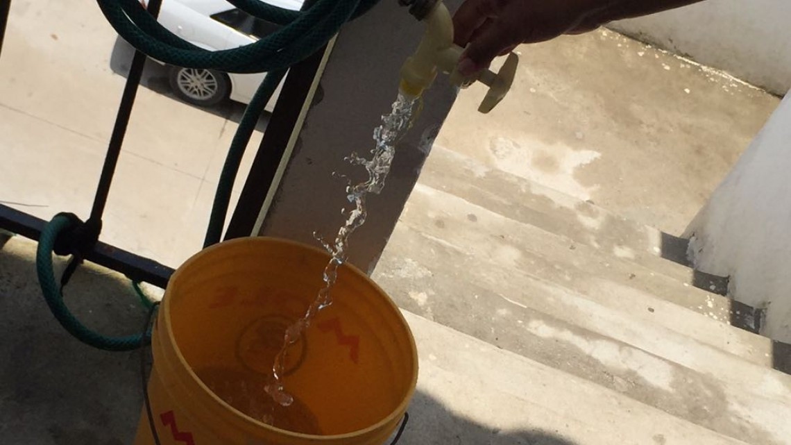 Vecinos no cuentan con suministro de agua potable