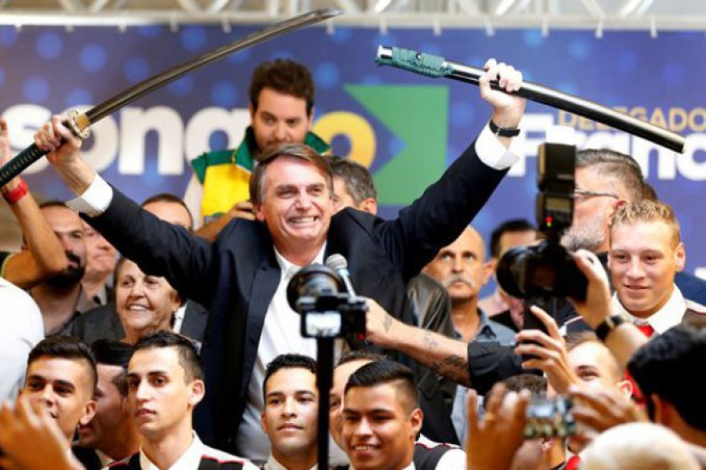 Candidato presidencial de extrema derecha es apuñalado en Brasil