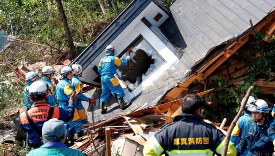 Nueve muertos y 300 heridos por sismo en Japón