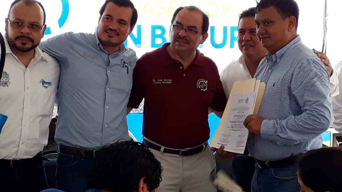 Médicos se certifican para ampliar el programa de vasectomía sin bisturí