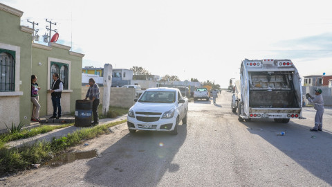Supervisan labores de recoleccion de basura