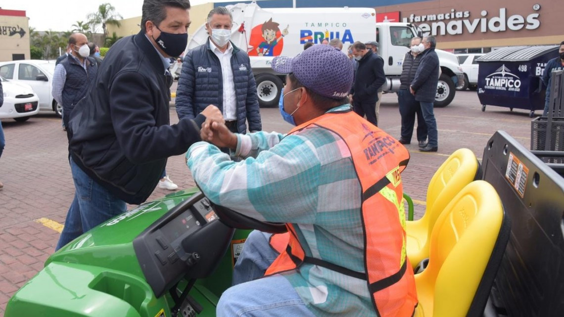 Entregan Cabeza de Vaca y Chucho Nader Maquinaria y Equipo para Limpieza