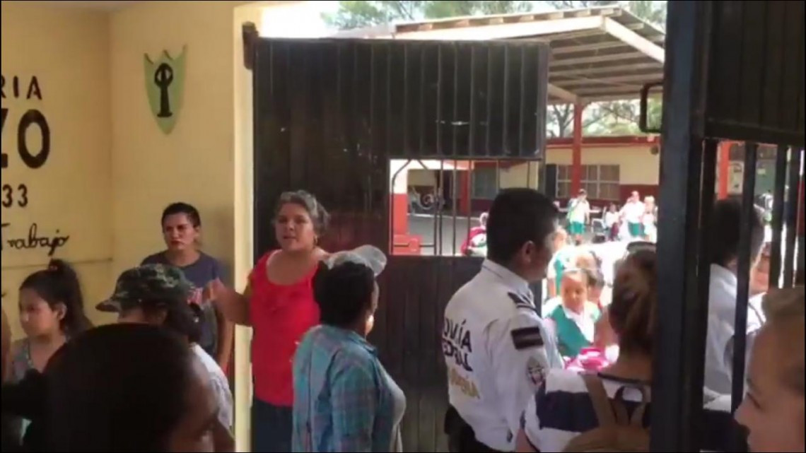 Roban de primaria dos abanicos y dos climas en Madero 