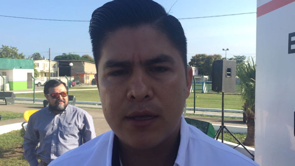 Rechazan uso de grúa para retirar autos en mercados