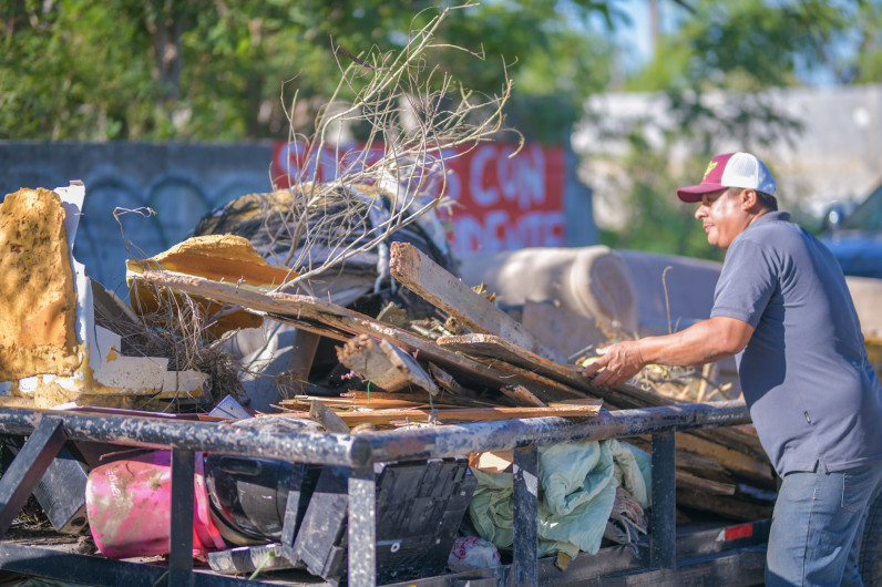 Llevan DIF-Reynosa, ciudadanos y empresas apoyo a familias de la colonia Las Torres