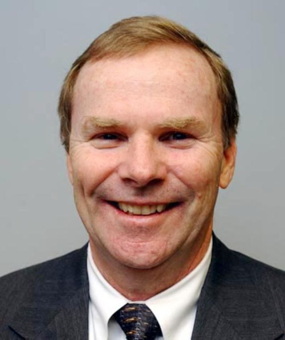 Jim Darling gana la elección y se reelige como Mayor de McAllen