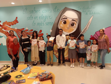 Descubren el mundo de los dinosaurios en la Infoteca