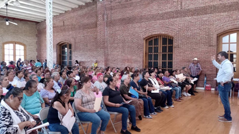 Acuden cientos de mujeres por día a registro de Pensión Bienestar