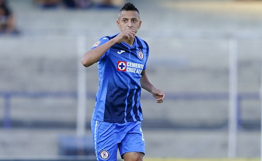 Roberto Alvarado es el primer refuerzo de Chivas para el Clausura 2022