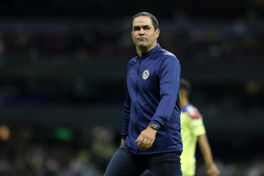 Operan de emergencia a André Jardine, DT del América