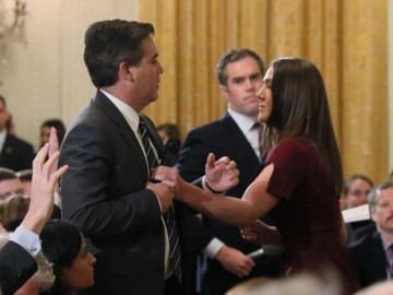 Opinan expertos alteración de video sobre forcejeo de reportero en Casa Blanca