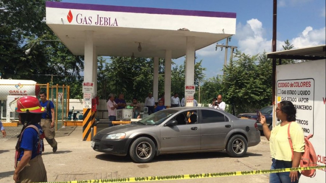 Explota tanque de gas y sale disparado a 20 metros 