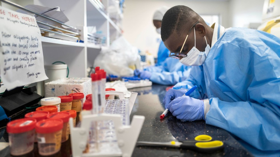 Vigila OMS nueva variante de COIV-19 de Sudáfrica