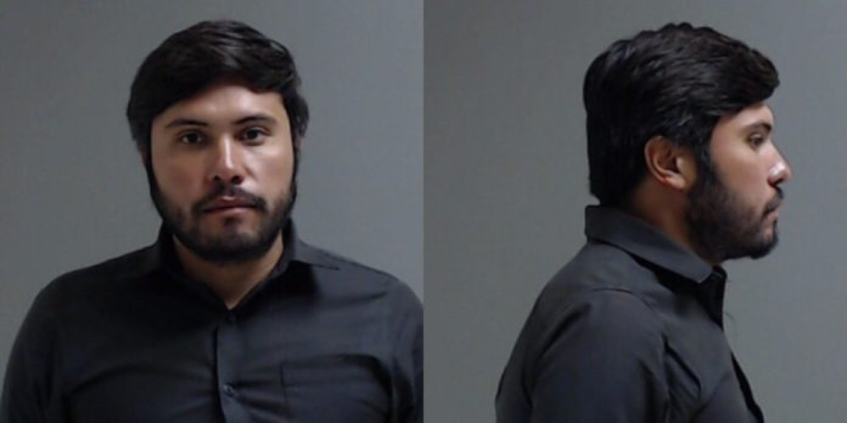 Detenido por grabar con el móvil a un hombre en baño