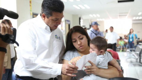 Reciben Hospital General y Centro de Salud visita sorpresa del Gobernador