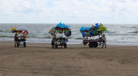Piden a autoridades reducir el número de vendedores ambulantes