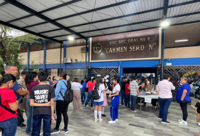 Alumnos afectados por explosión buscan ayuda médica