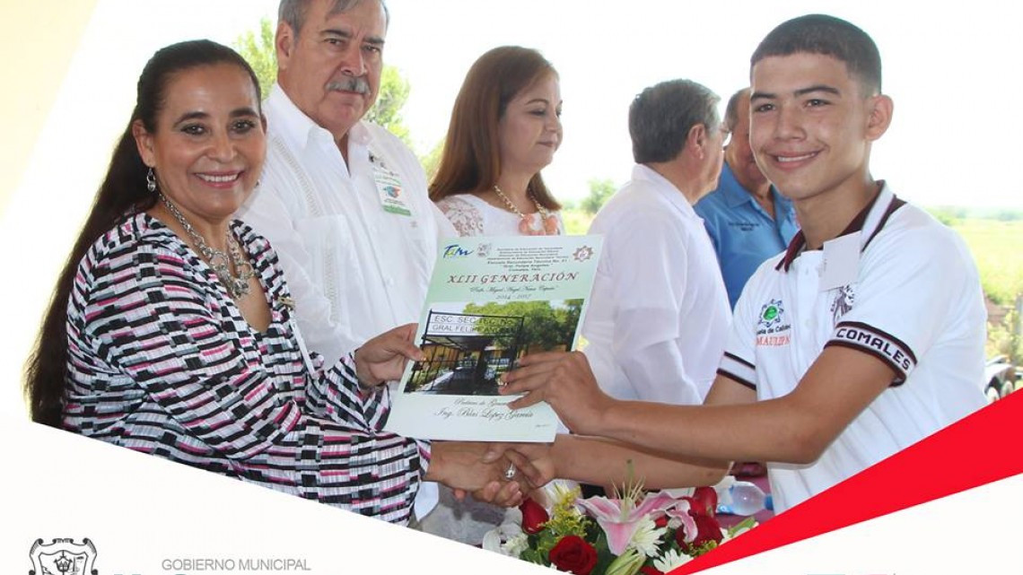 Alcalde asiste a ceremonia de graduación