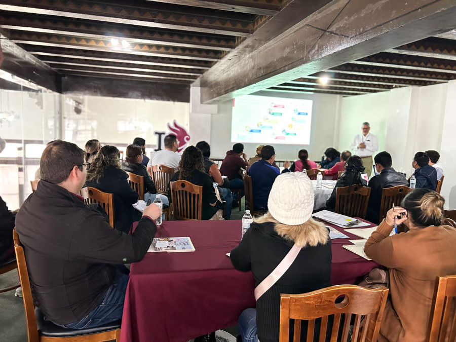 Capacita gobierno municipal a emprendedores locales en temas financieros