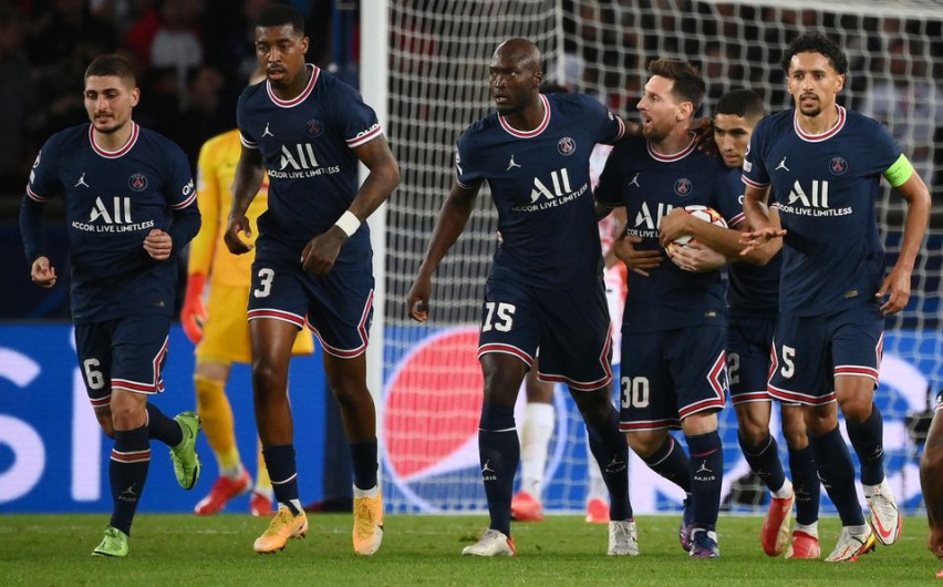 Con doblete de Messi, el PSG vence al Leipzig